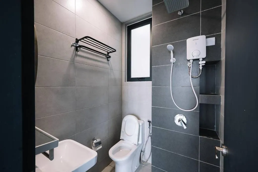 Seaview Infinity Pool 3Br 2Carparks 8Pax Διαμέρισμα Jelutong