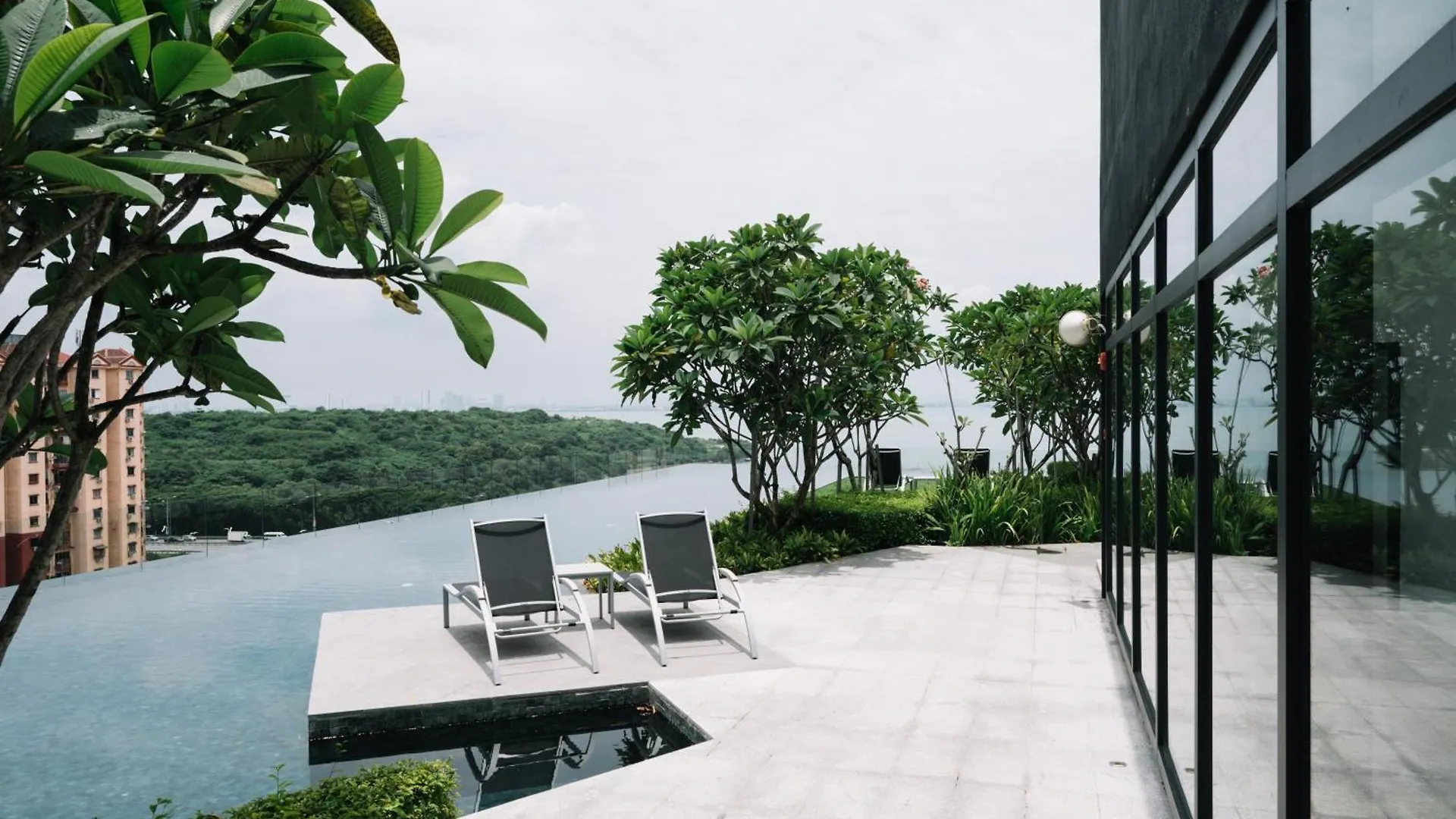 Seaview Infinity Pool 3Br 2Carparks 8Pax Διαμέρισμα Jelutong